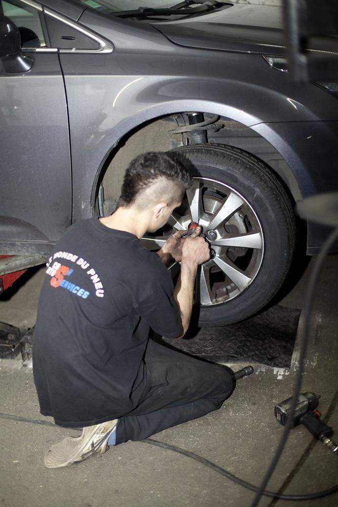 Changement de pneu Serrières