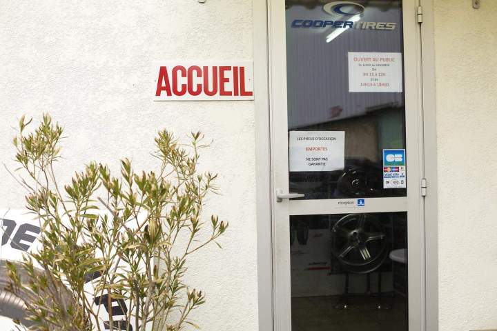 Magasin de pneu à Serrières